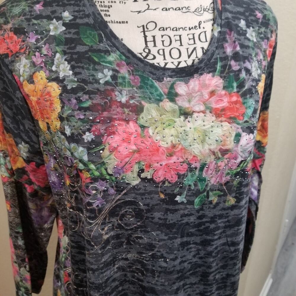 REBA floral top size‎ large - Picture 11 of 12